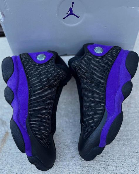 Jordan 13 Shoes For Women, Jordan Retro 13 Outfit, Black And Yellow Jordans, Yellow Jordans, Men Jordan Shoes, Stylish Boots For Men, Latest Jordan Shoes, Nike Shoes Photo, Nike Shoes Blue