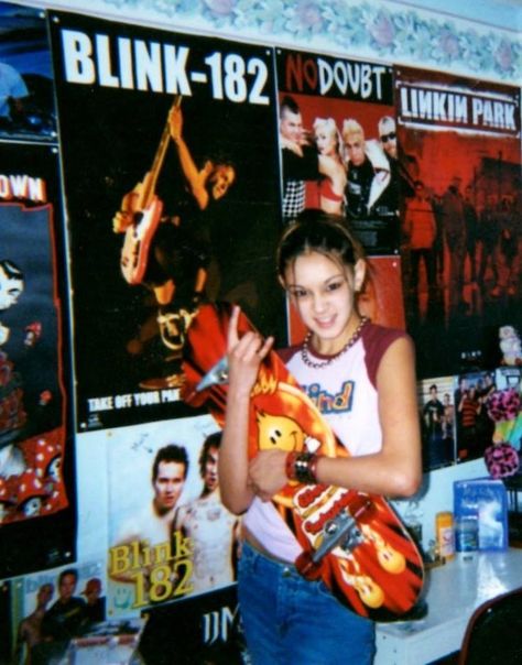 2000s y2k skate room bedroom music band posters blink 182 system of a down linkin park no doubt 90s Room Aesthetic, 2000s Bedroom, Punk Room, 2000s Room, 2000s Punk, Room Moodboard, 90s Bedroom, Teenager Room, Grunge Bedroom