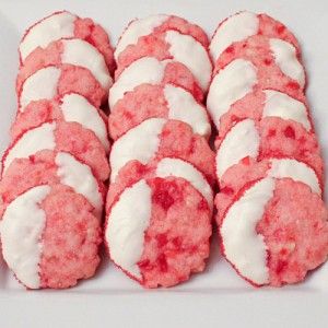 White Chocolate Cherry Shortbread Cookies! Cherry Shortbread Cookies, Cherry Shortbread, White Chocolate Cherry, Melted White Chocolate, Valentines Recipes Desserts, Best Holiday Cookies, Cookie Brownie Recipe, Chocolate Bites, Shortbread Cookie