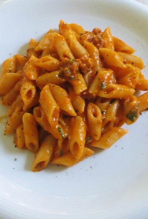 Pasta con ragù di salsiccia e pecorino | Ricette della Nonna Pasta Al Ragu, Pasta Al Pomodoro, Pecorino Romano, Lasagna Pasta, Italian Recipes Authentic, Healthy Diet Recipes, Pizza Pasta, Sausage Recipes, Italian Dishes