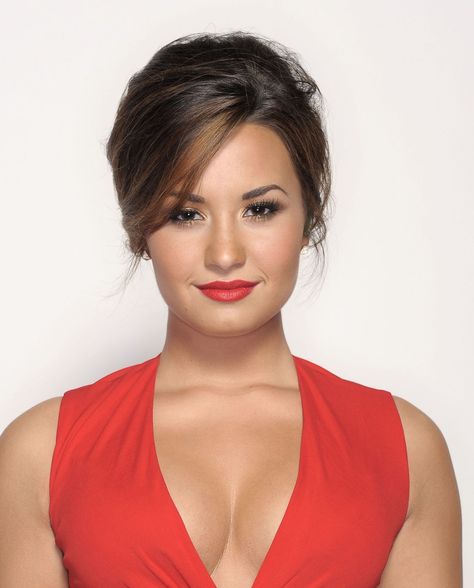 Demi Lovato Updo Front View, Demi Lovato Hair, Sanggul Modern, French Twist Updo, Asymmetrical Hairstyles, French Twist Hair, Peinados Recogidos, Ombré Hair, Popular Haircuts