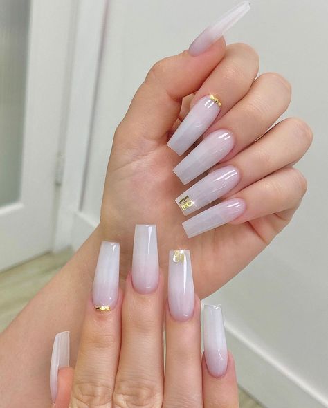 🌸Mia, FL🌴 🌟Influencer🌟 on Instagram: “Obsessed with @johens_club Love figures 😍😍 go check them out code: Kleidys • • • • • • •✨➡️To make a appointment please click on the link…” Plan Nails Acrylic, Pink Baddie Nail Designs, Nail Ideas Mid Length, Simple Girly Acrylic Nails, Nail Inspo Medium Square, Girly Acrylic, Romantic Nails, Baddie Nails, Bday Gift