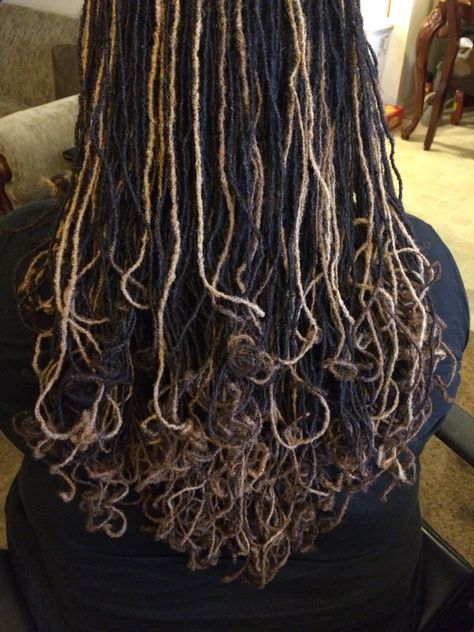 Micro Locs Dyed, Sister Locs Dyed, Sister Locs With Color, Locs With Blonde Highlights, Highlights On Locs, Dyed Sisterlocks, Blonde Sisterlocks, Sister Locs Hairstyles, Skunk Stripe Locs