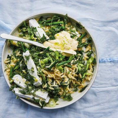 Taste Mag | Warm orzo salad @ https://taste.co.za/recipes/warm-orzo-salad/ Warm Orzo Salad, Parsley Salad, Green Peppercorn, Vegan Mayonnaise, Orzo Salad, Perfect Pasta, Cooking Instructions, Orzo, Fennel