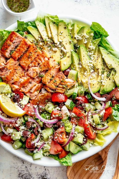 Fish Taco Salad, Mediterranean Dressing, Healthy Fish Tacos, Plats Healthy, Taco Salad Recipes, Salmon Avocado, Lemon Herb, Idee Pasto, Salmon Salad