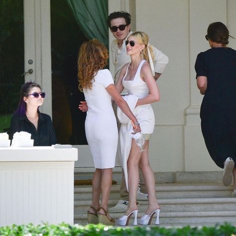 Brooklyn Beckham And Nicola Peltz, Nicola Peltz, Nicolas Peltz, Berta Bridal, Brooklyn Beckham, Looking Dapper, Sunday Brunch, David Beckham, Celebrity Couples