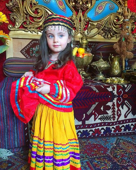 Little girl wearing Gilak cotume. Gilan, Iran. Iranian Dress, Persian History, Persian Girl, Beautiful Iran, Persian Women, Costumes Around The World, Ukrainian Dress, Folk Dress, Kids Around The World