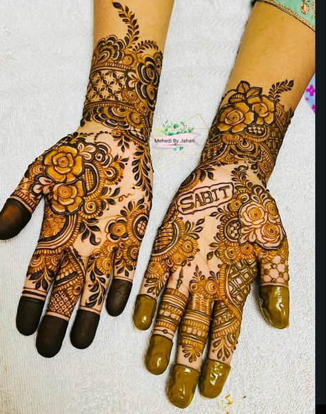 Mehndi Designs With Name, Wrist Mehendi, Mehandi Photo, New Simple Mehndi Designs, Girly Henna, Back Side Mehndi Design, Side Mehndi Design, Back Side Mehndi, Front Mehndi