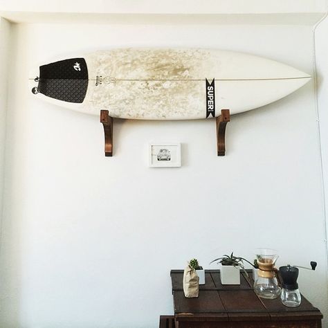 Hallway ideas Decoration Surf, Surfboard Storage, Deco Surf, Surfboard Rack, Mavericks Surfing, Surf Decor, Surf Shack, Surf Style, Decoration Inspiration