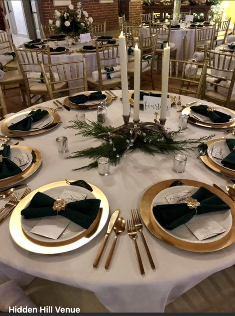 Gold And Green Christmas Table, Influencer Dinner, Round Table Settings, Silver Gold Christmas, Silver Table, Green Table, Black Christmas, Wedding Tablescapes, Teal And Gold