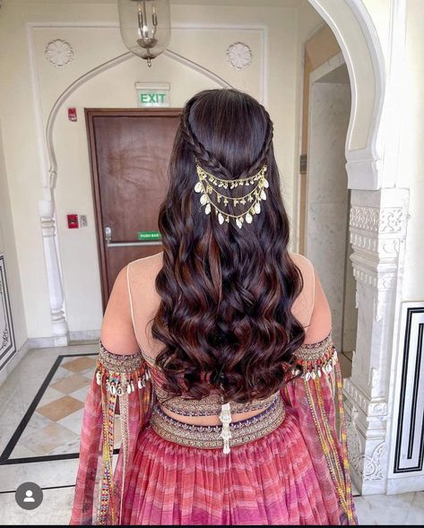 Open Hairstyle, Lehenga Hairstyles, Medium Length Wavy Hair, Short Or Long Hair, Beautiful Wedding Hair, Different Face Shapes, Bride Hairstyle, Traditional Hairstyle, Hairdo Wedding