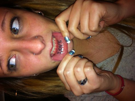 Lip tattoo Under Lip Tattoo, Funny Lip Tattoo, Lip Tattoo Ideas, Inner Lip Tattoo, Funny Lips, Best Smartphone, Lip Tattoos, Tattoos And Piercings, Nostril Hoop Ring