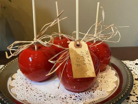 Diy Faux Candy, Faux Candy Apples, Caramel Apples Diy, Candy Apples Diy, Food Props Diy, Crafty Decorator, Fall Fair, Candy Decorations Diy, Fake Food Props