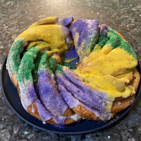 Traditional King Cake from Scratch Traditional King Cake Recipe, Traditional King Cake, King Cake Recipe, Cinnamon Roll Monkey Bread, Cake From Scratch, Cinnamon Bread, King Cake, Sugar Paste, Egg Wash