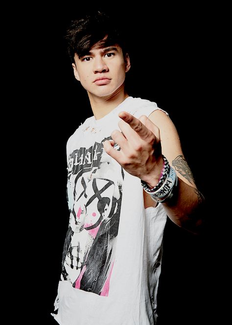 Calum Hood 2014, Calum 5sos, 5sos Pictures, Calum Thomas Hood, Cut Watermelon, Under Your Spell, Punk Rocker, Five Seconds Of Summer, Calum Hood