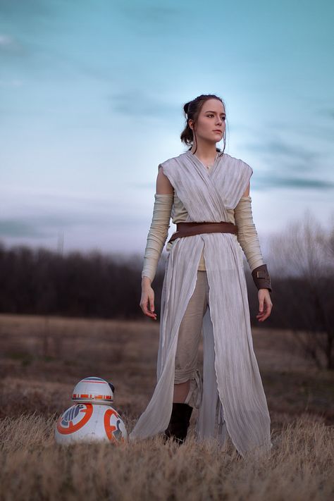 Star Wars Outfit, Disfraz Star Wars, Rey Costume, Star Wars Halloween Costumes, Rey Cosplay, Characters Halloween, 90s Costume, Star Wars Halloween, Rise Of Skywalker