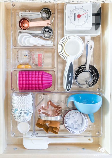 Best organizer for baking cups and measuring cups and spoons #organization #kitchenorganization #organized How To Organize Measuring Cups, Organize Measuring Cups And Spoons, Measuring Cups And Spoons Organization, Baking Stuff Organization, Measuring Cup Organization Drawer, Measuring Cup And Spoon Organization, Spoon Organizer Drawer, Baking Drawer Organization, Organize Measuring Cups