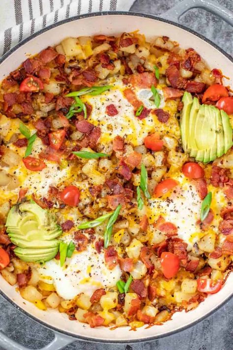 This hearty Breakfast Skillet Recipe has all the breakfast favorites and is made in one pan. Potatoes cooked with peppers, onions, and bacon topped with shredded cheese and eggs, Potato Skillet Recipes, One Pan Potatoes, Valentinas Corner, Potato Egg Breakfast, Pan Potatoes, Potato And Egg Breakfast, Breakfast Savory, Breakfast Skillet Recipes, Breakfast Sausage Links