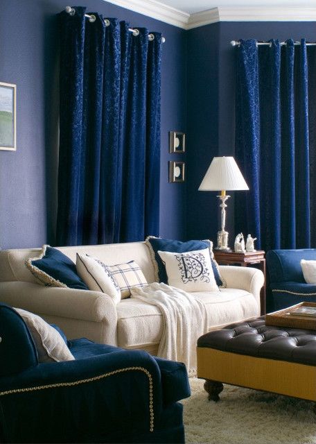 Maybe do opposite - blue sofa, brown rug, blue walls Blue Curtains Living Room, Contemporary Family Room, Navy Living Rooms, Navy Blue Living Room, Blue Interior Design, Blue Living Room Decor, Trendy Living Rooms, Curtains Living, Blue Living Room