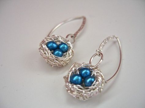 Easter egg jewelry by A Cup of Sparkle (Etsy). Totally thought of Liz and Stacy when I saw this... Easter Earrings Diy, Diy Easter Earrings, Diy Easter Jewelry, Bird Nest Jewelry, Gift Ideas Easy, Holiday Crafts Easter, Crafts 2024, Robins Nest, Robin Blue