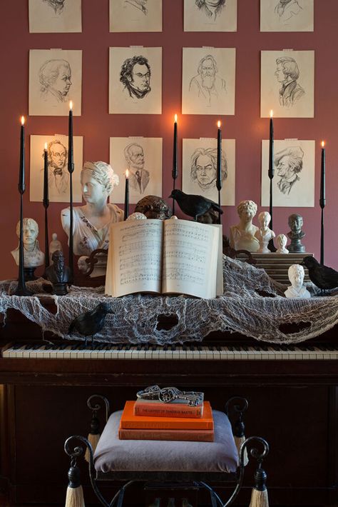 Chic Halloween Decor, Piano Decor, Classy Halloween, Scream Halloween, Chic Halloween, Halloween Tattoo, Spooky Halloween Decorations, Halloween This Year, Tropical Decor