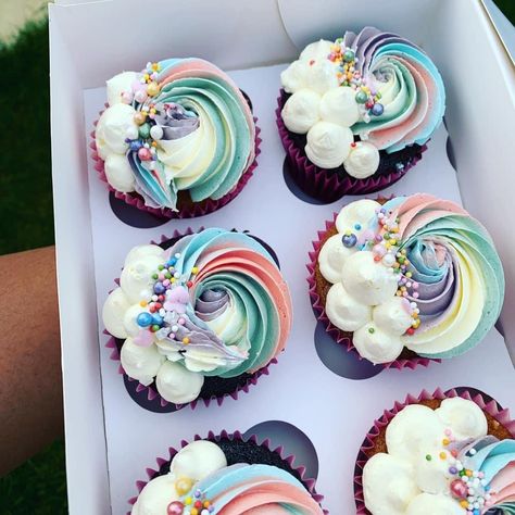 Rainbow Cupcake Design, Pretty Cupcake Decorating Ideas, Cupcakes Design For Birthday, Number 9 Cupcakes, Birthday Themed Cupcakes, Girls Cupcake Ideas, Girls Birthday Cupcake Ideas, Rainbow Party Cupcakes, Amazing Cupcakes Decorations