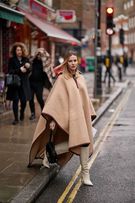 Cape Fashion, Fashion Runway Show, London Fashion Week Street Style, London Fashion Weeks, Luxury Outerwear, Iranian Women Fashion, Winter Fashion Outfits Casual, Smart Outfit, Futuristic Fashion