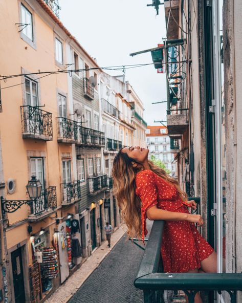 The Ultimate 3 Day Itinerary in Lisbon, Portugal - Finding Jules Summer Europe Outfits, Europe Outfits Summer, Lisbon Fashion, European Chic, Portugal Itinerary, Portugal Vacation, Outfit Dinner, Lisbon Travel, Portuguese Culture