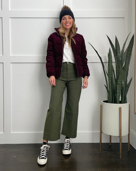 How To Wear Cropped Pants In Winter, Cropped Flare Jeans Outfit Winter, Cropped Pants Outfit Winter, Cropped Pants With Boots, Wide Leg Crop Pants Outfit, Cropped Wide Leg Pants Outfit, Counselor Outfits, Cropped Pants Winter, Cuffed Pants Outfit