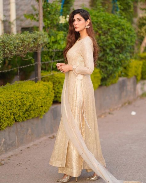 Nazish jahangir khan Nazish Jahangir, Pakistan Dress, Pakistani Actress, Actress Photos, Salwar Suits, Pakistani Dresses, Dress Collection, Hollywood, Actresses