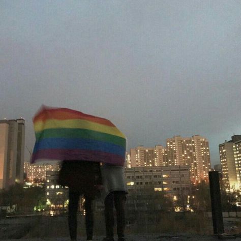 Filmy Vintage, Magia Das Ervas, Fotografi Digital, Gay Aesthetic, Lgbt Love, Lgbt Art, Rainbow Aesthetic, Rainbow Flag, Lgbtq Pride