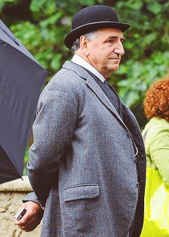 Jim Carter - Filming Downton Abbey - in Bampton. Aug. 6th 2013 1920s Menswear, Downton Abbey Characters, Jim Carter, Sustainable Holiday, Imelda Staunton, Dowager Countess, Downton Abby, Chic Cottage, The Cotswolds