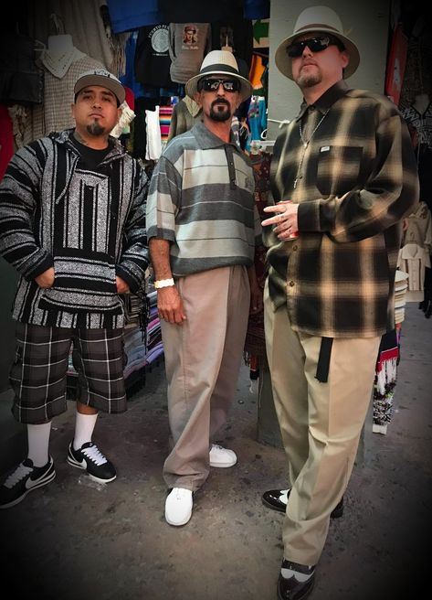 Mexican Gangster Style, Mexico Street Style, Chola Outfit, Gangster Outfit, Hip Hop Wear, Gangster Style, Chicano Style, Estilo Cholo, Cholo Style