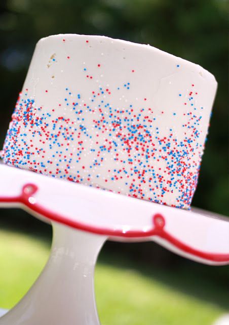 Red White And Blue Cake, Patriotic Cake, Fourth Of July Cakes, Patriotic Desserts, 4th Of July Cake, Fourth Of July Food, Sprinkle Cake, Blue Cakes, Patriotic Party