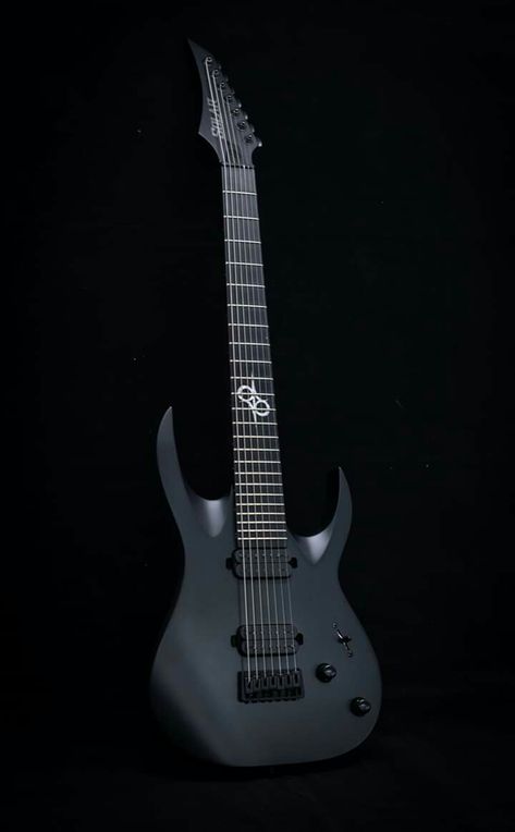 Cool Guitars Electric, Sing Ven Y Canta, Solar Guitars, E Guitar, Metal Guitars, Heavy Metal Guitar, Black Electric Guitar, Rare Guitars, Metal Guitar