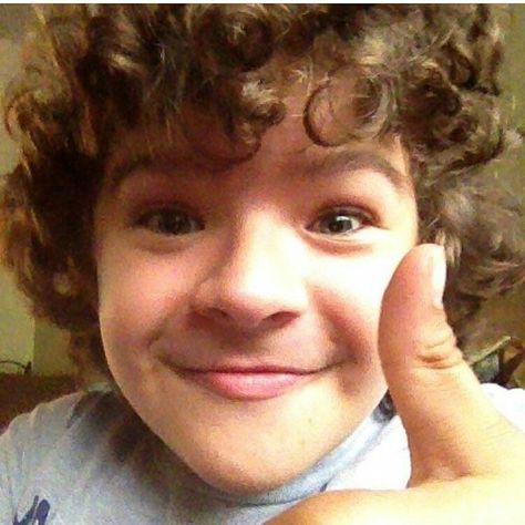 OKAAY ! / Stranger things Dusty Bun, Justice For Barb, Stranger Things Pins, Gaten Matarazzo, Dustin Henderson, Stranger Things Dustin, Hello Kitty Shoes, He Is My Everything, Stranger Things Actors