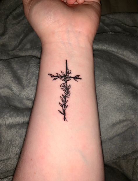 Vine Cross Tattoo, Floral Cross Tattoo, Tattoo Back Of Arm, Cross Tattoo On Hand, Thorn Tattoo, Bible Tattoos, Tatuagem Masculina Pequena, Verse Tattoos, Cross Tattoos For Women