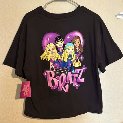 Were You A Bratz Or A Barbie Girl? Rep Your Childhood With This Bratz 90’s Style Graphic Tee. Short Sleeve, Slightly Cropped. Bratz Logo On The Front Left Chest, The Bratz Gang On The Back. 100% Cotton Nwt Size Xl Bratz Black, Bratz Logo, The Bratz, Style Graphic Tee, Gothic Tops, Silk Tee, Cropped Tee Shirt, Polka Dot Shirt, Boxy Tee