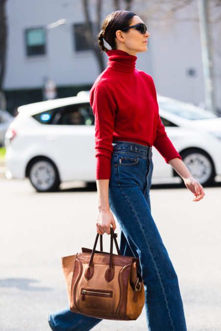 Red Turtleneck Outfit, How To Wear Turtleneck, Red Turtleneck Sweater, Turtleneck Outfit, Red Turtleneck, Model Street Style, The Best Street Style, Best Street Style, Red Sweater