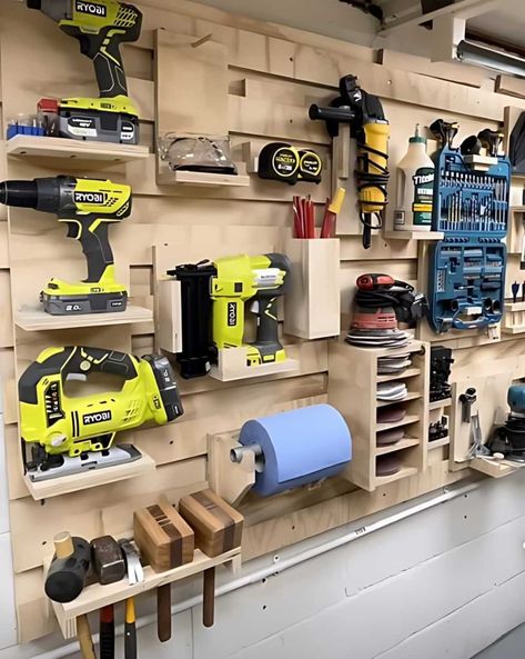 Cleat Storage, Tool Wall Storage, Garage Workshop Layout, Garage Workbench Plans, Garage Storage Inspiration, Garage Organization Tips, Garage Organisation, Garage Workshop Organization, Workshop Layout