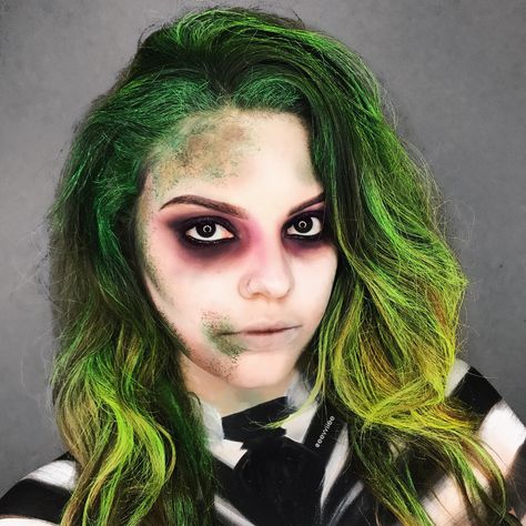 Beetlejuice Halloween Makeup Easy Halloween Face Painting, Beetlejuice Halloween Costume, Easy Halloween Makeup Ideas, Beetlejuice Makeup, Creative Halloween Makeup, Easy Halloween Makeup, Beetlejuice Costume, Halloween Make-up Looks, Creepy Halloween Makeup