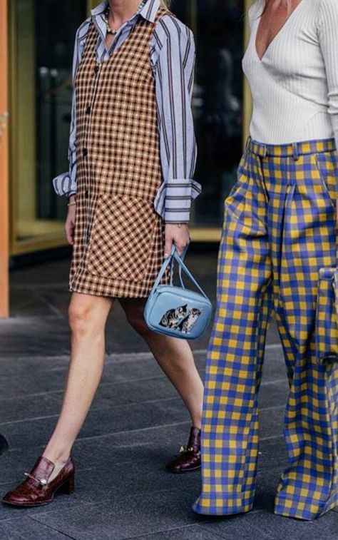 Stockholm Fashion Week, Fashion Trend Forecast, Looks Street Style, Street Style Chic, Street Style Inspiration, Moda Vintage, Plaid Pants, Fashion Week Street Style, Inspiration Mode