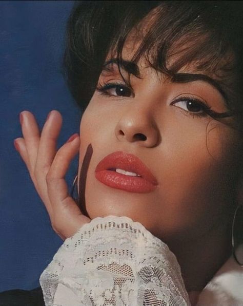 Selena Quintanilla Makeup, 90s Makeup Look, Selena Quintanilla Fashion, Selena Pictures, Aquarius Rising, Singer Fashion, Selena Q, Tejano Music, Selena Quintanilla Perez