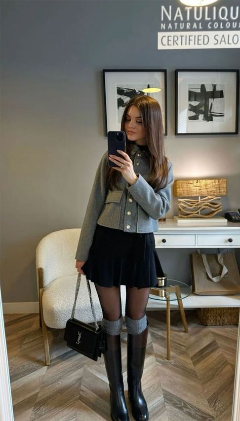 Rok Mini, Rock Outfit, Miniskirt Outfits, Elegante Casual, Paris Outfits, Dinner Outfits, 가을 패션, Autumn Outfit, Looks Style