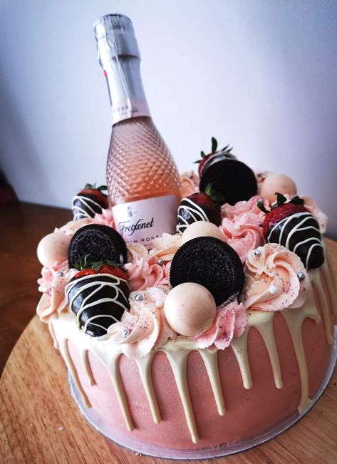 26 Birthday Cake For Women, Trendy Birthday Cakes For Women, Hawaiian Theme Cakes, Alcohol Birthday Cake, Birthday Spread, Wine Bottle Cake, 26 Birthday Cake, Delish Cakes