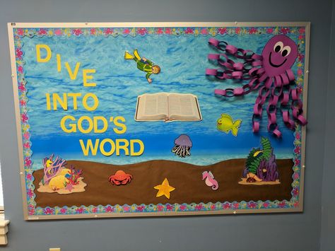 Disney Teacher, Bible Bulletin Boards, School Clinic, Disney Decorations, Daycare Classroom, Christian Bulletin Boards, Summer Bulletin Boards, Sunday School Rooms, Bullentin Boards