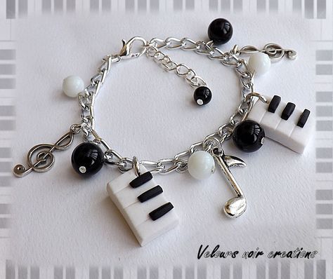 bracelet with a piano and music notes,handmade Music Themed Jewelry, Crea Fimo, Pretty Jewelry Necklaces, Music Jewelry, Clay Bracelet, Piano Keys, Cute Polymer Clay, Real Jewelry, Clay Jewelry Diy