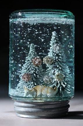 globo-de-nieve-con-frasco-de-vidrio14adornos Navidad dad Snow Globe Mason Jar, Holiday Snow Globe, Jars Snow, Diy Snow Globe, Winter Ornaments, How To Make Snow, Noel Christmas, Jar Crafts, Winter Crafts