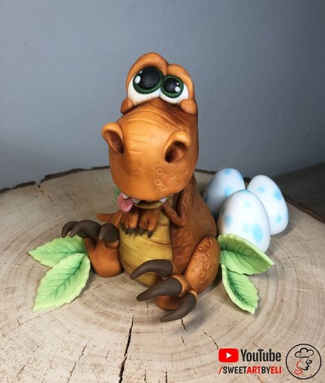 Fondant T Rex Tutorial, Fondant Dinosaur Tutorial, T Rex Cake, Fondant Cake Tutorial, Flower Cake Decorations, Fondant Flower Cake, Dino Cake, Cake Decorating With Fondant, Fondant Animals