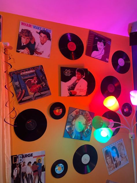 80s Themed Room Ideas, 80s Retro Bedroom, 70s Theme Room, 80s Themed Bedroom, Retro Room Ideas 1980s, 80s Inspired Bedroom, 80s Room Ideas, 80s Themed Room, 80’s Bedroom